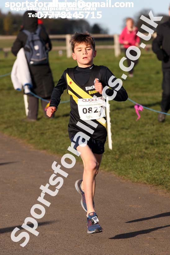 Boys and girls under-13s Heaton Harriers Memorial Road Races, Newcastle. Photo:  David T. Hewitson/Sports for All Pics